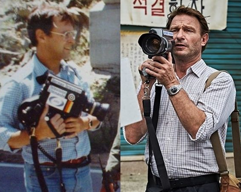 韓國旗幟在示威羣眾前揚起，強烈象徵著為自由與民主抗爭的精神。