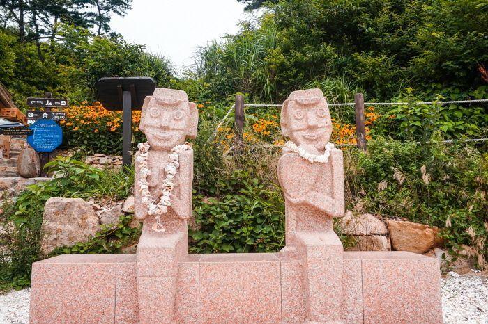 Another angle of Hanagae Beach showing the beach area during low tide.