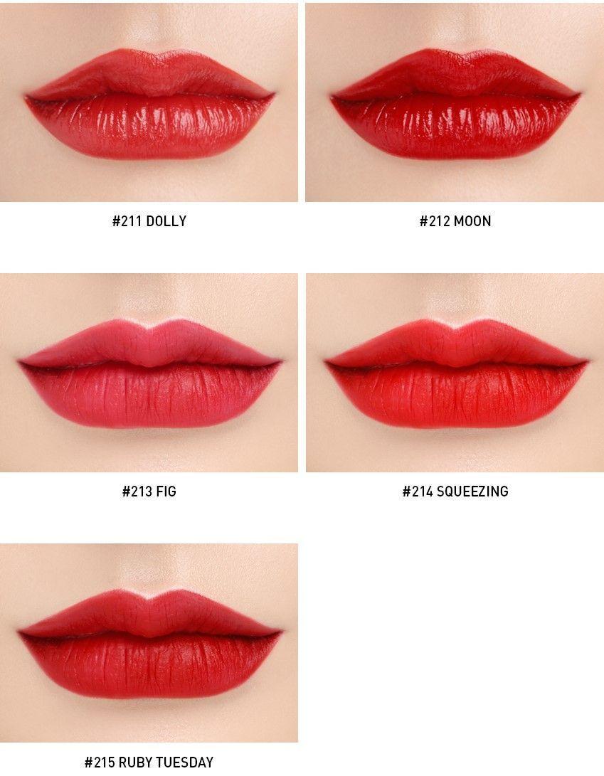 女性使用3CE红色系列口红，唇膏近拍