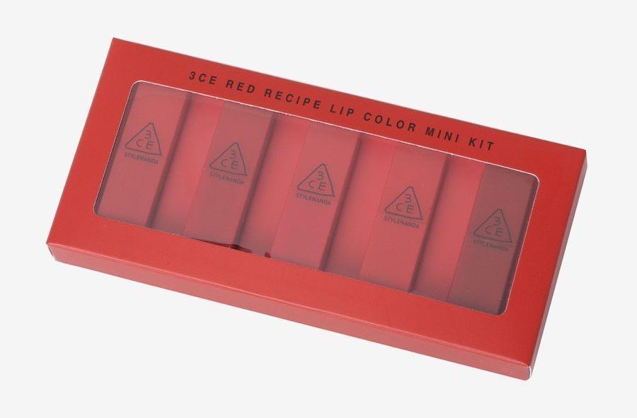 在白色背景上的3CE红色系列口红迷你套装