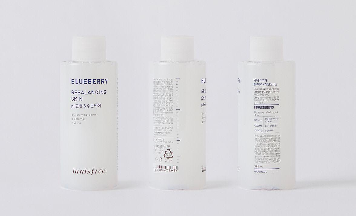 三瓶Innisfree蓝莓再平衡护肤水的不同角度展示，显示产品信息和使用说明。