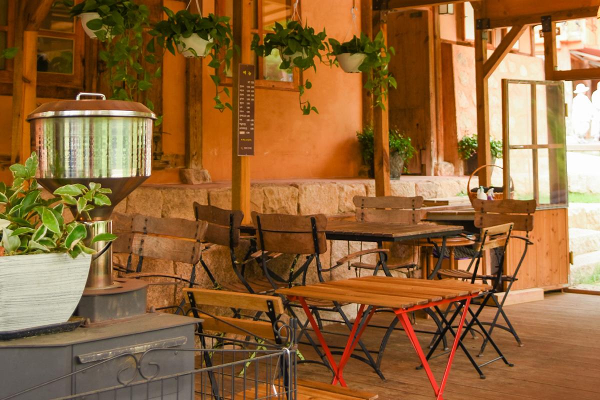 韓国、韓国旅行、韓国観光、ソウル、ソウル旅行、韓国カフェ、ソウルカフェ、韓国カフェ巡り、韓屋カフェ、韓屋村、北村、恩平、韓国伝統、韓国文化、三清洞、城北洞、韓国デザート、伝統菓子、伝統茶、オミジャ茶、パッピンス