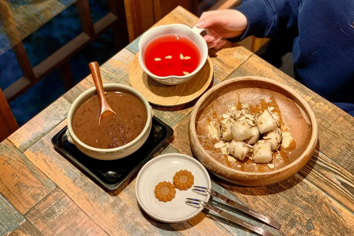 韓国、韓国旅行、韓国観光、ソウル、ソウル旅行、韓国カフェ、ソウルカフェ、韓国カフェ巡り、韓屋カフェ、韓屋村、北村、恩平、韓国伝統、韓国文化、三清洞、城北洞、韓国デザート、伝統菓子、伝統茶、オミジャ茶、パッピンス