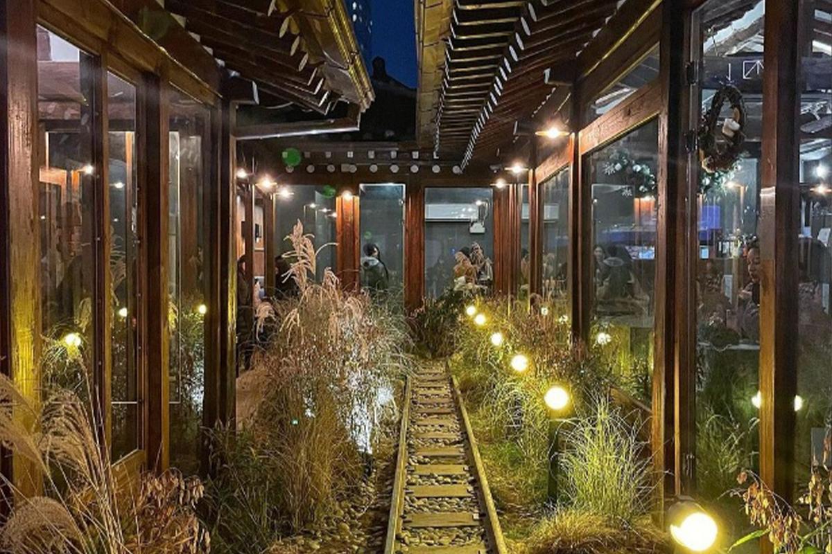 韓国、韓国旅行、韓国観光、ソウル、ソウル旅行、韓国カフェ、ソウルカフェ、韓国カフェ巡り、韓屋カフェ、韓屋村、北村、恩平、韓国伝統、韓国文化、三清洞、城北洞、韓国デザート、伝統菓子、伝統茶、オミジャ茶、パッピンス