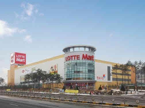 Außenansicht des Lotte Mart in Korea.