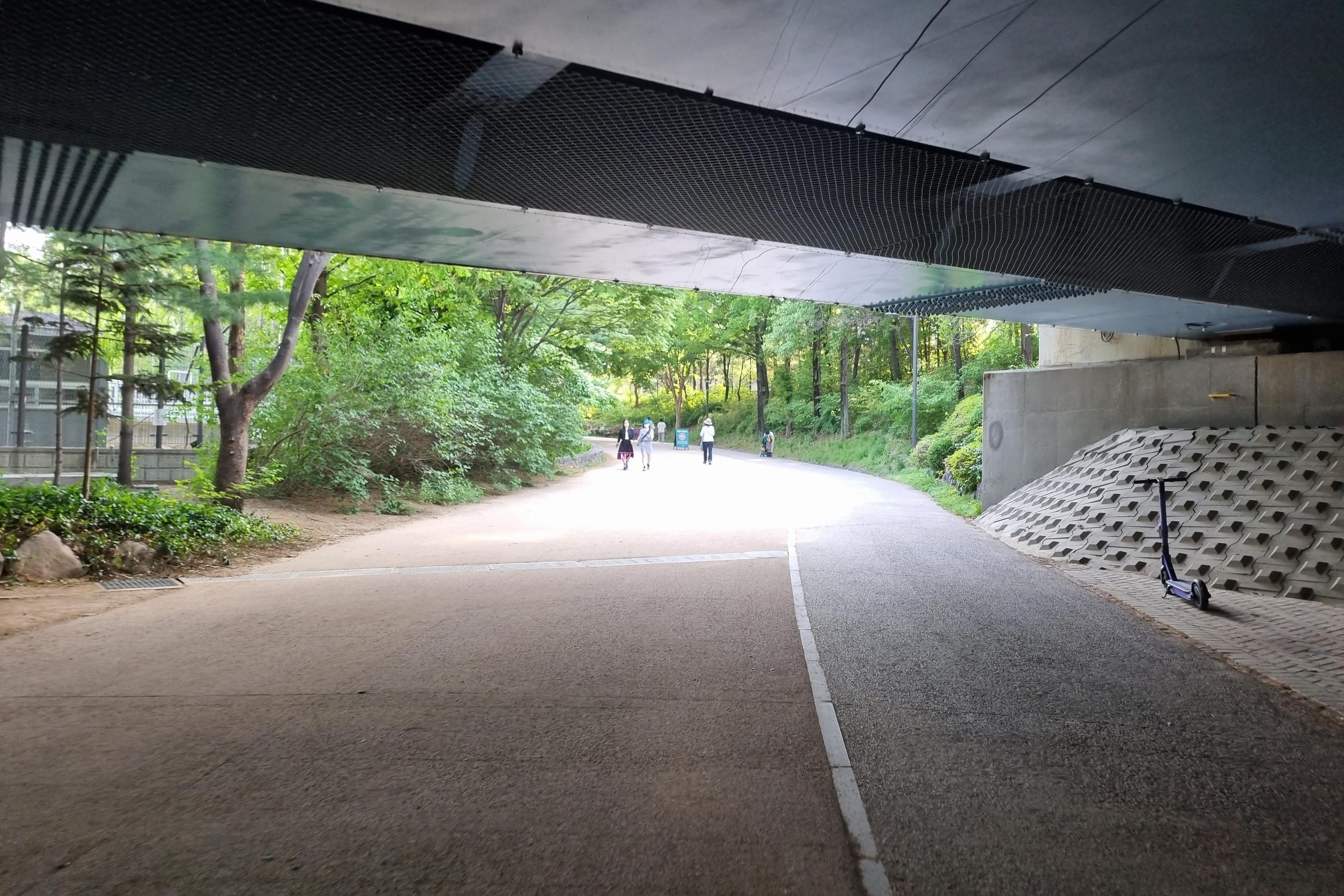 韓国公園、韓国ピクニック、ソウルの森、ソウルスプ、韓国森、韓国森の公園、ソウル森、ソウルの森公園、SMエンタ、SMエンターテインメントビル、聖水、ソンス、ソウルの森駅、水仁・盆唐線、トゥッソム駅、トゥッソム、ピクニック、ソウル、野外ラーメン、野外ピクニック、CUコンビニ、タルンイ、ソウル自転車、韓国自転車、自転車、UNDER STAND AVENUE、チキン、韓国チキン、韓国カフェ、韓国カフェ通り、ソウルの森カフェ、ソウルの森カフェ通り、GALLERIA FORET