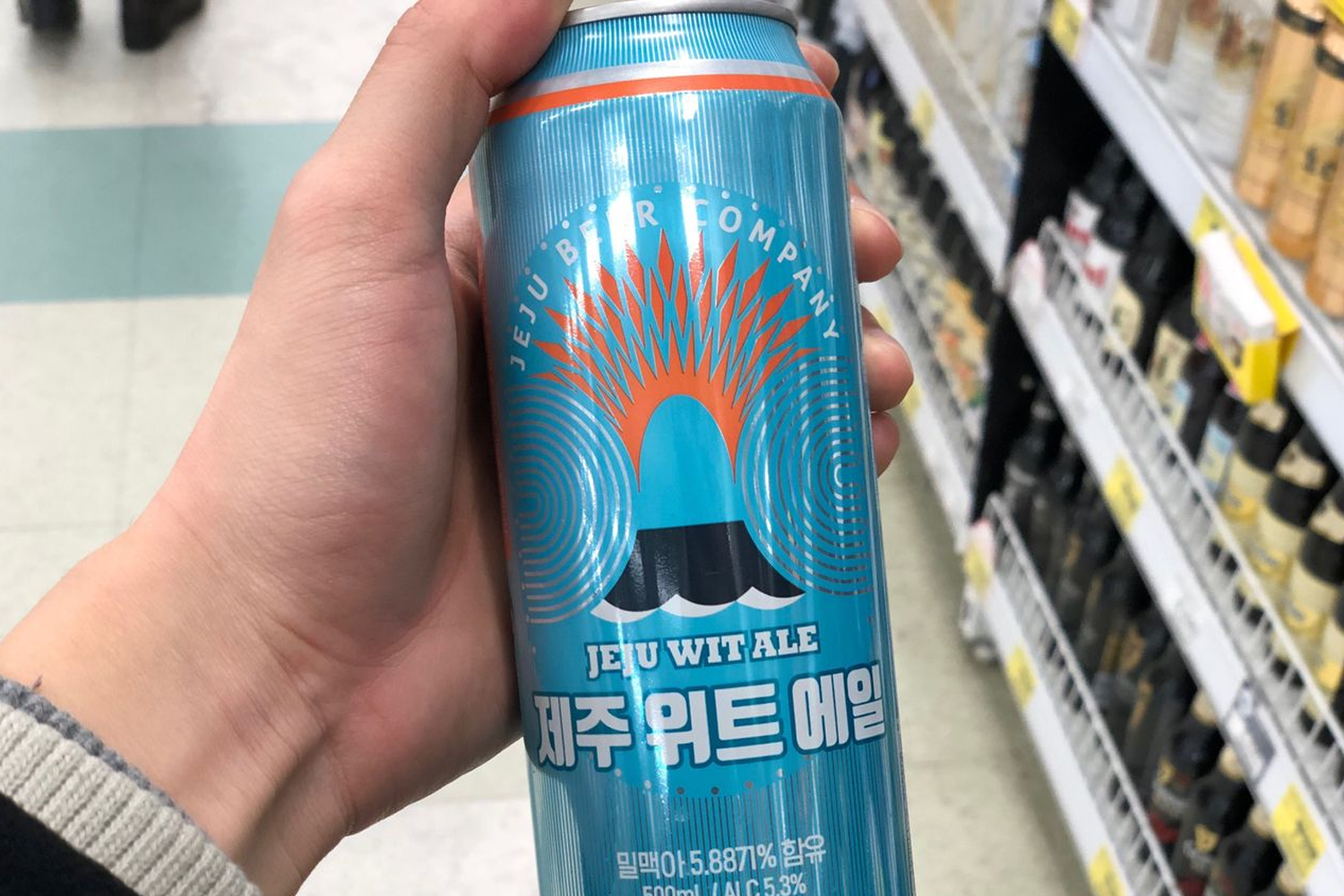 便利店展示中的濟州 WITALE 啤酒，酒精濃度5.3%