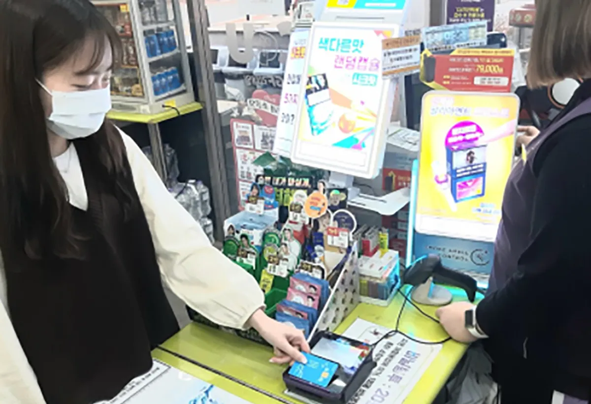 Information graphic on Korea's public transport fare system, detailing discounts for teenagers and children based on age.