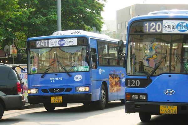 Blue trunk bus in Seoul, bus number 360, popular for commuting on main roads.