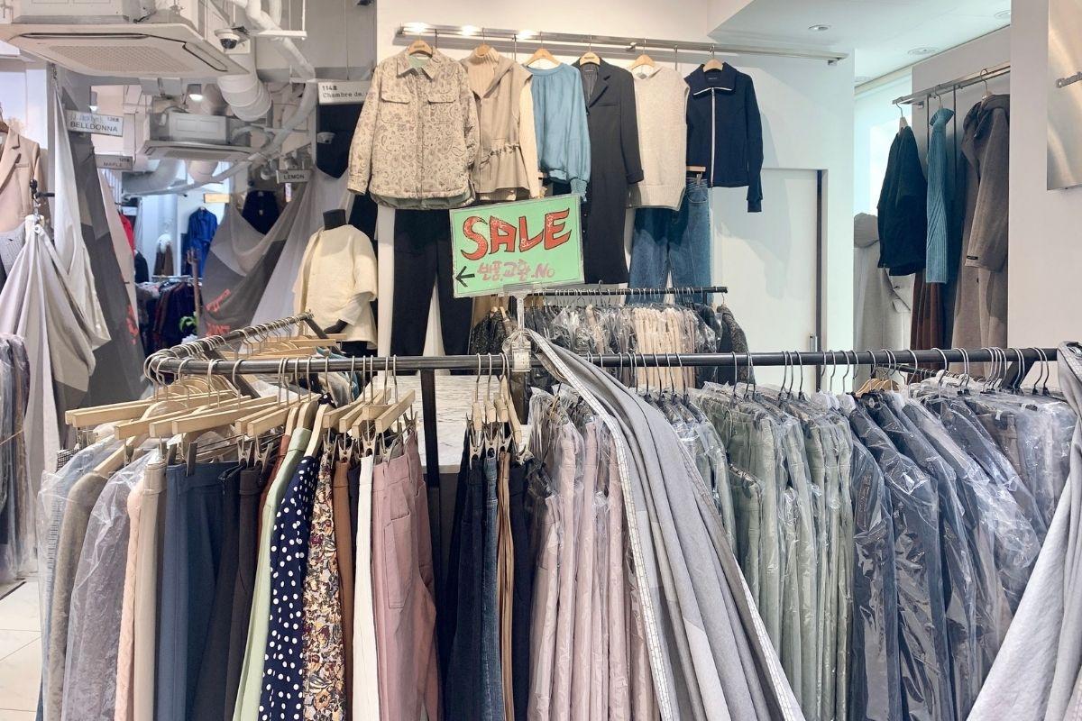 quần áo giảm giá ở Belpost (벨포스트), trung tâm mua sắm lớn ở Dongdaemun