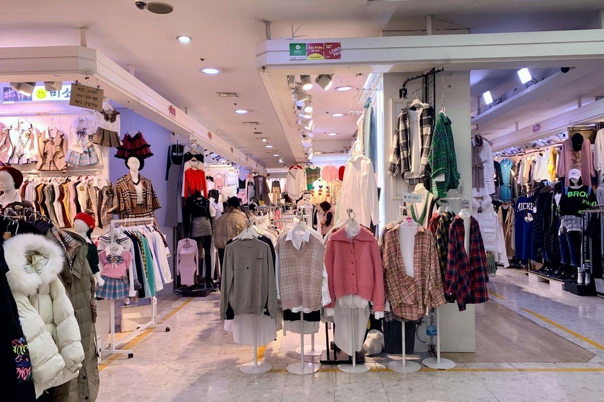 quần áo ở  Migliore (밀리오레), trung tâm mua sắm lớn ở Dongdaemun