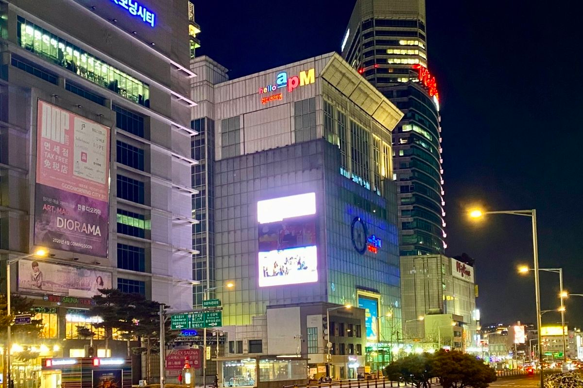 Hello APM (헬로에이피엠), trung tâm mua sắm lớn ở Dongdaemun