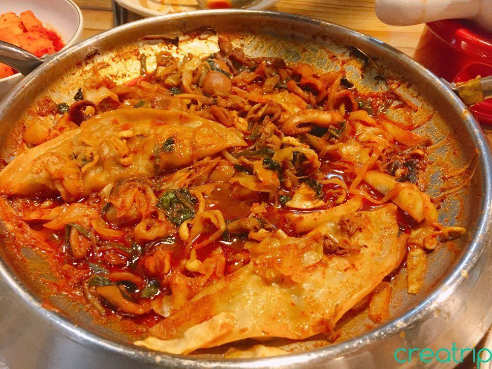 Chef preparing to make fried rice with leftover small beef slices and octopus at Fatty Octopus restaurant.