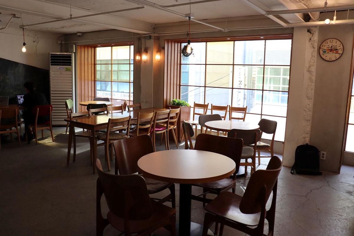 韓国、韓国旅行、韓国観光、ソウル、ソウル旅行、江南、カンナム、新論峴、シンノンヒョン、韓国カフェ、韓国カフェ巡り、ソウルカフェ、大型カフェ、おしゃれカフェ