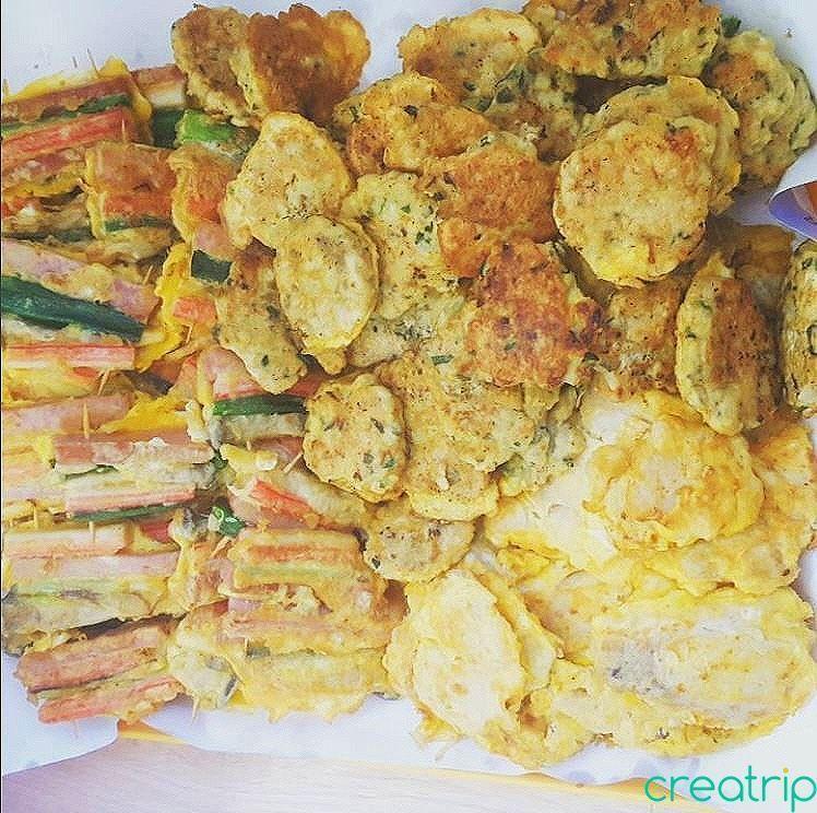 色彩豐富的韓國煎餅和泡菜等餐桌配菜，是中秋節期間的特別套餐。