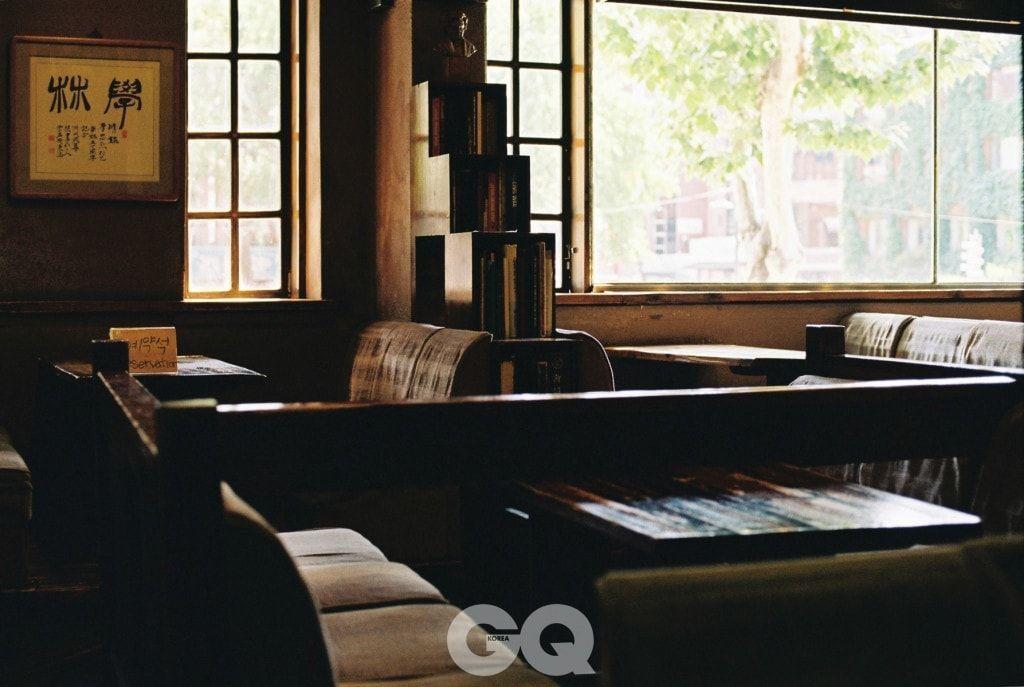 Cosy interior of a vintage Korean Dabang showcasing the classic furniture and warm ambiance.