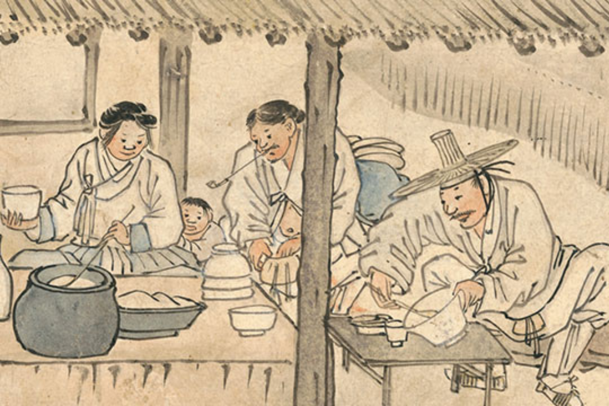 Tranh vẽ một gia đình Hàn Quốc đang chuẩn bị makgeolli trong một bình lên men truyền thống, thể hiện văn hóa ẩm thực truyền thống.