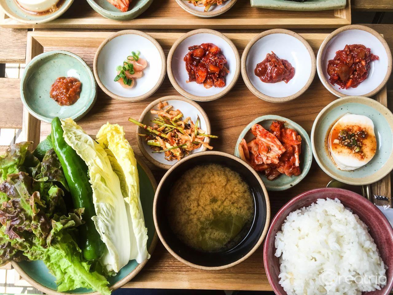 Healthy Korean dishes served at Grandma's Recipe in Seongsu-dong, featuring rice, miso soup, and fresh lettuce with assorted side dishes.