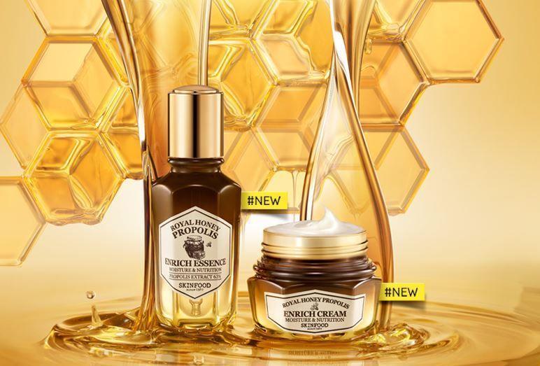 SKINFOOD蜂润女王修护精华，含蜂蜜成分，增强肌肤的柔润度和弹性。