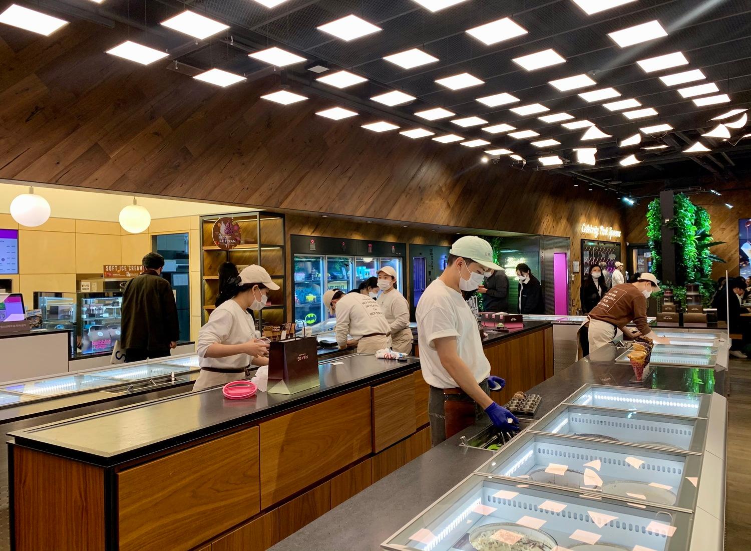 baskin robbins 韓国サーティーワンアイスクリーム　べスキンラビンス　べスキンラビンスブラウンチョンダム店　カロスキル　狎鴎亭　baskinrobbinsbrown 