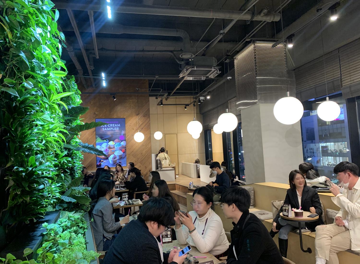 baskin robbins 韓国サーティーワンアイスクリーム　べスキンラビンス　べスキンラビンスブラウンチョンダム店　カロスキル　狎鴎亭　baskinrobbinsbrown 