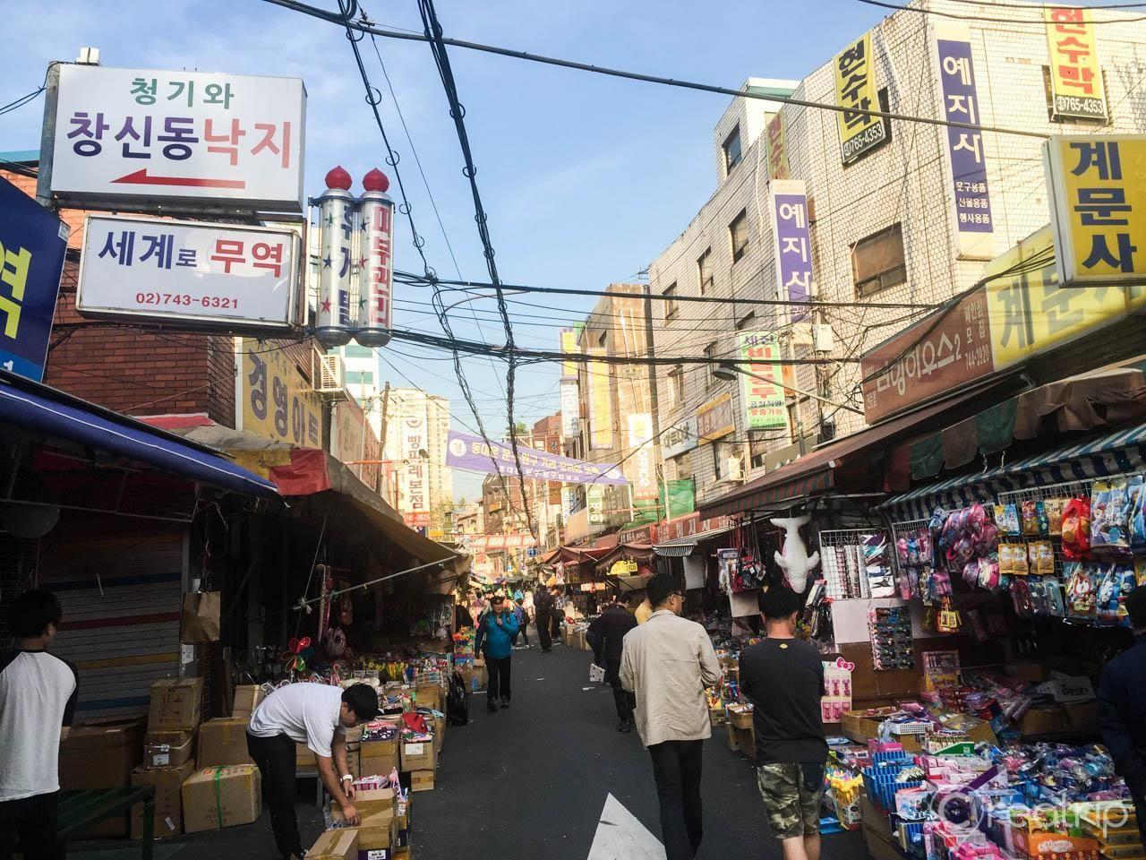 korea, seoul, dongdaemun, shopping, rose garden, ddp, plaza, digital plaza, night market, clothes shopping, jokbal, pork trotters, dongmyo market, stationery market, toy street