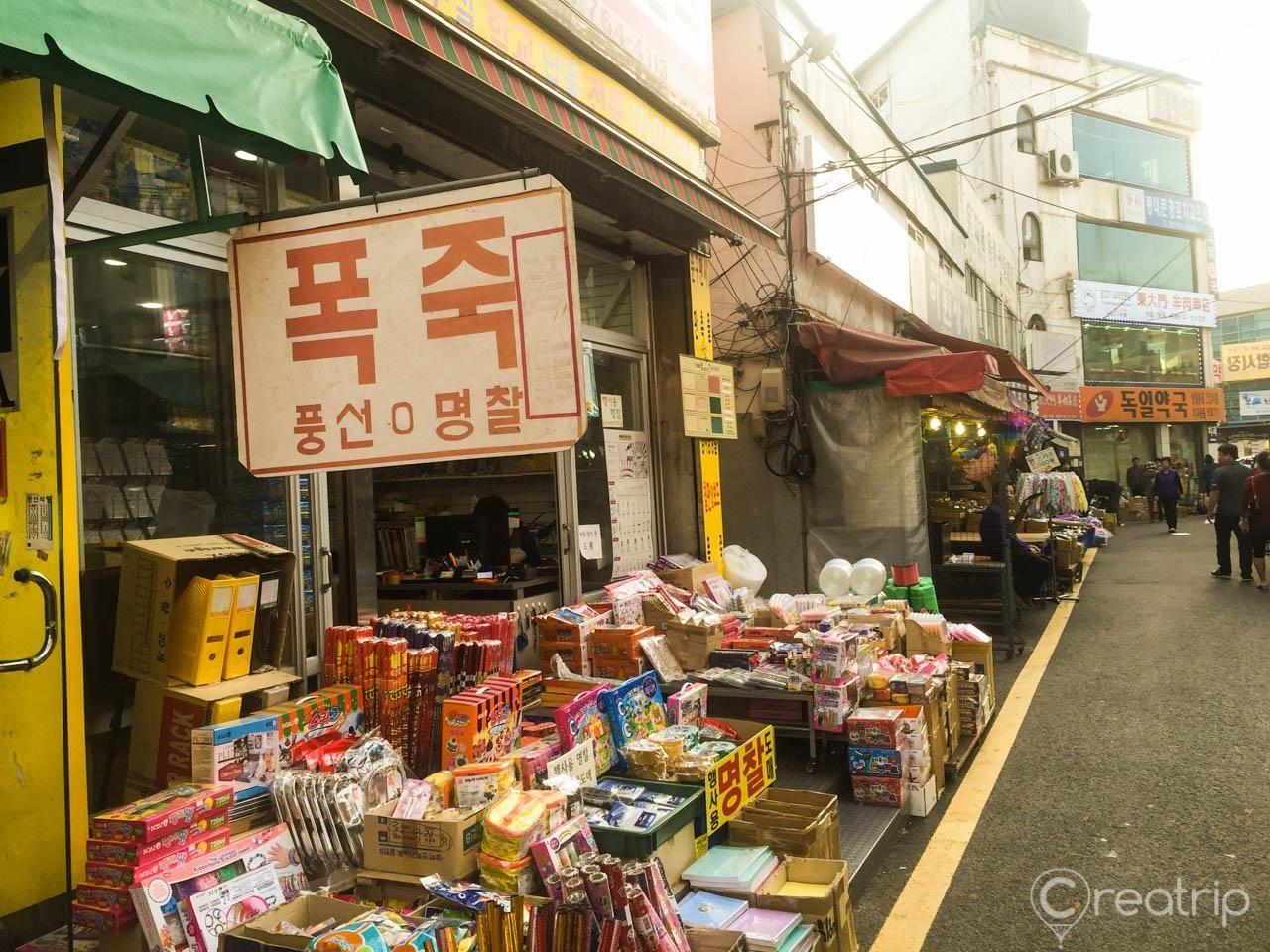 korea, seoul, dongdaemun, shopping, rose garden, ddp, plaza, digital plaza, night market, clothes shopping, jokbal, pork trotters, dongmyo market, stationery market, toy street