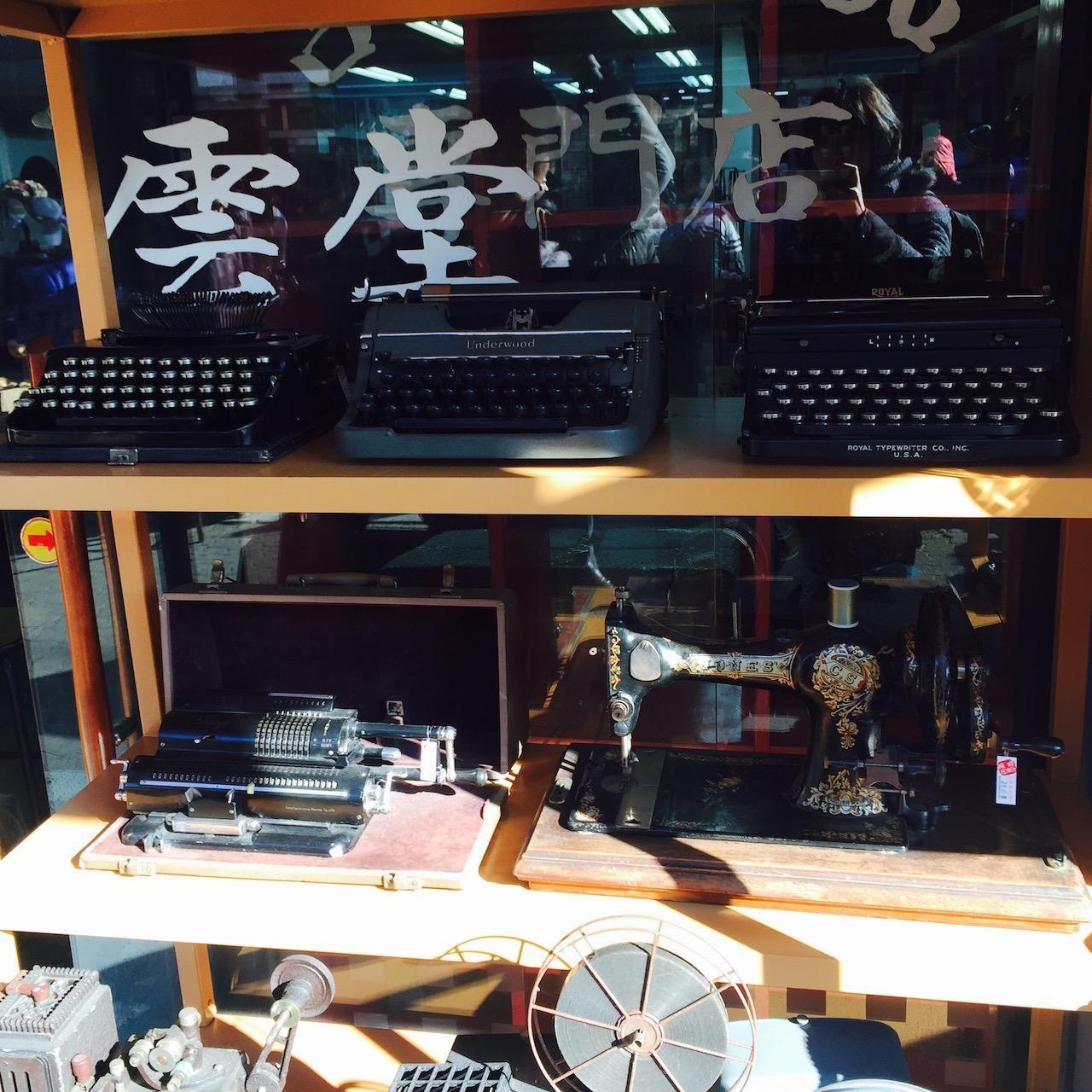 korea, seoul, dongdaemun, shopping, rose garden, ddp, plaza, digital plaza, night market, clothes shopping, jokbal, pork trotters, dongmyo market, stationery market, toy street