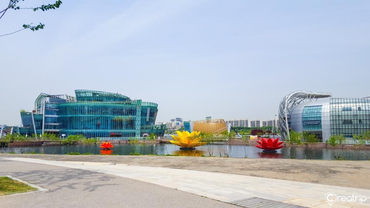 korea, seoul, travel, bus, 143, hyehwa, insadong, changgyeonggung palace, gwangjang market, n seoul tower, namsan, myeongdong, express bus terminal, haebangchon, gyeongridan-gil, sinsa garosu-gil, line friends, hangang park