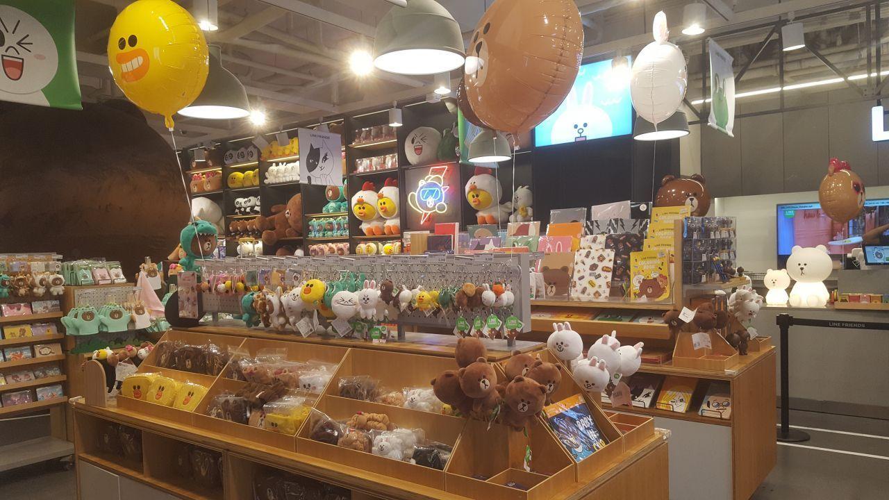 korea, seoul, travel, bus, 143, hyehwa, insadong, changgyeonggung palace, gwangjang market, n seoul tower, namsan, myeongdong, express bus terminal, haebangchon, gyeongridan-gil, sinsa garosu-gil, line friends, hangang park