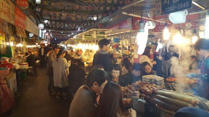 korea, seoul, travel, bus, 143, hyehwa, insadong, changgyeonggung palace, gwangjang market, n seoul tower, namsan, myeongdong, express bus terminal, haebangchon, gyeongridan-gil, sinsa garosu-gil, line friends, hangang park