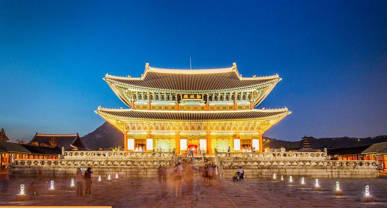 Enjoy fun and meaningful tour! Going through Gyeongbokgung, Sinsa Garosu-gil, and other line 3 stations