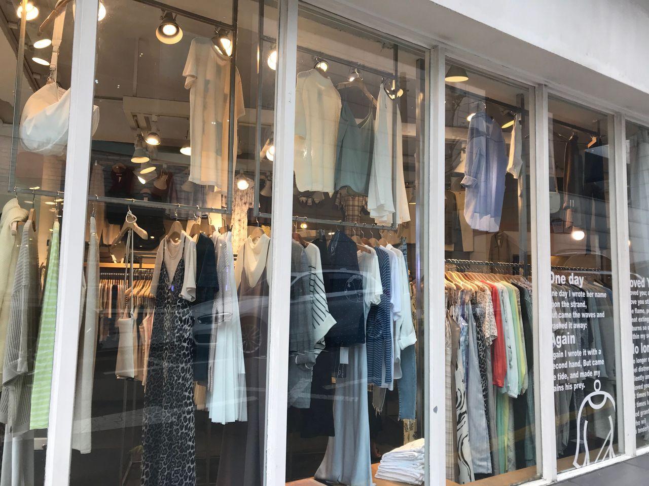 Enjoy fun and meaningful tour! Going through Gyeongbokgung, Sinsa Garosu-gil, and other line 3 stations