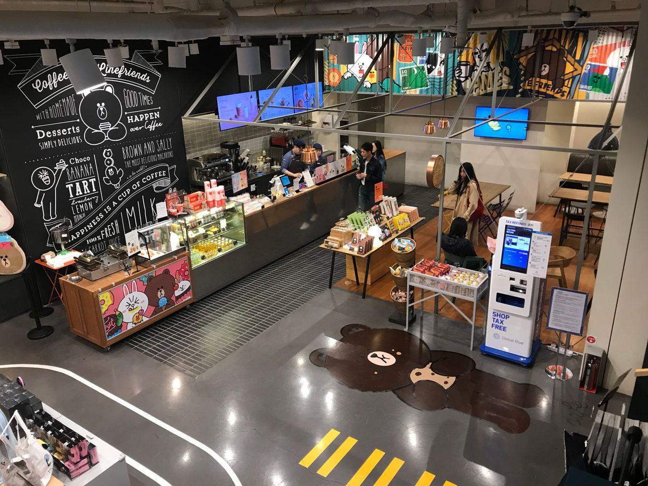 Enjoy fun and meaningful tour! Going through Gyeongbokgung, Sinsa Garosu-gil, and other line 3 stations