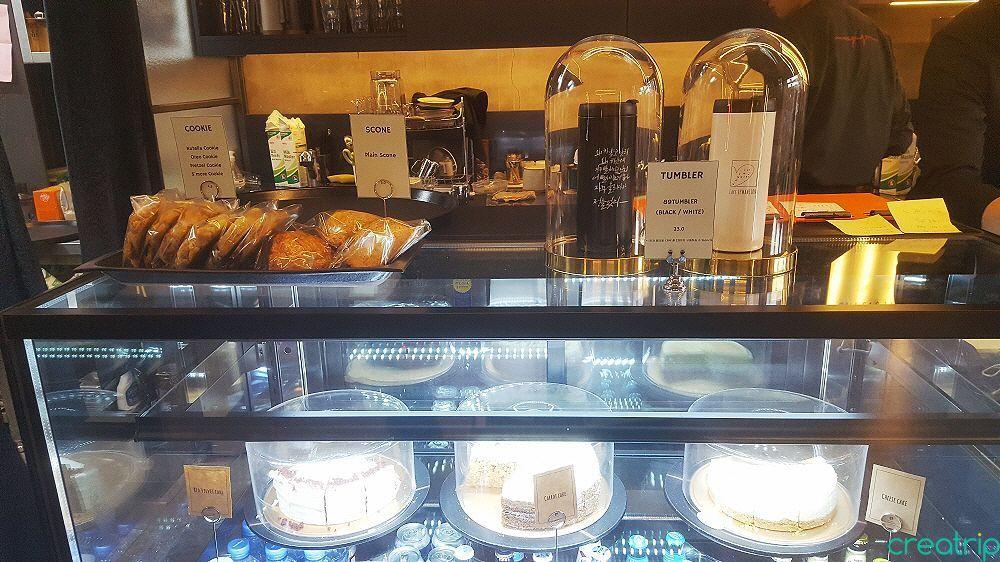 89 Mansion | Sinsadong Luxurious cafe owned by actor Lee Jong-Seok