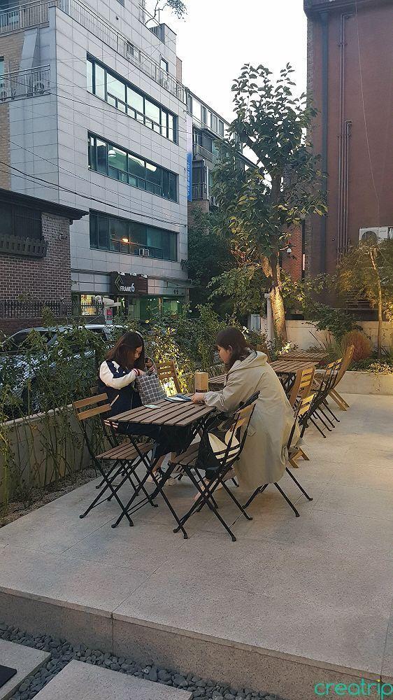 89 Mansion | Sinsadong Luxurious cafe owned by actor Lee Jong-Seok