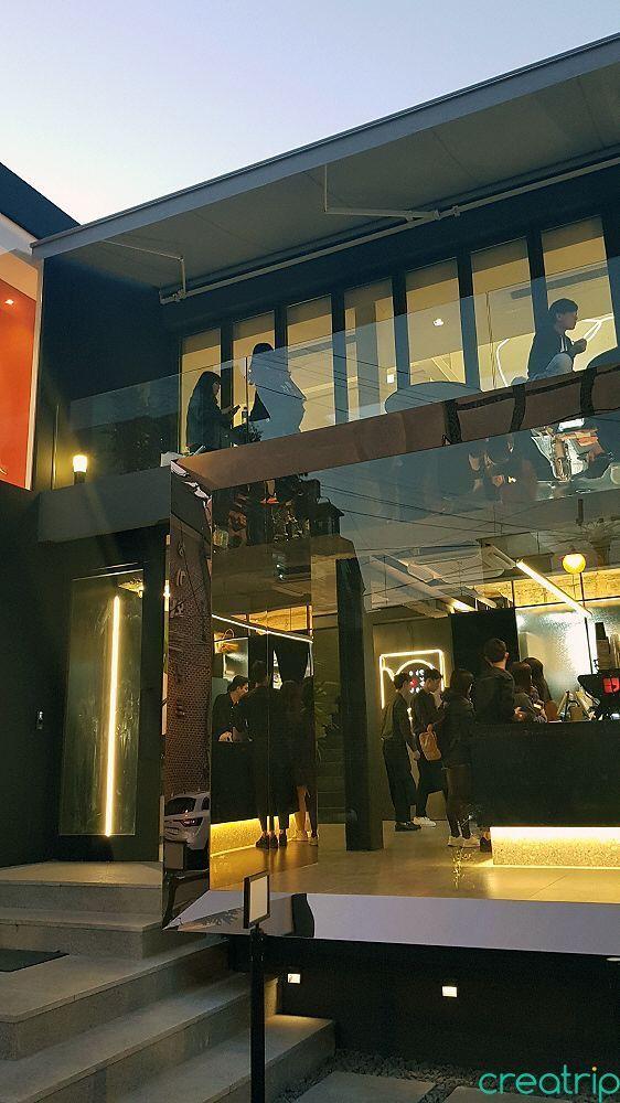 89 Mansion | Sinsadong Luxurious cafe owned by actor Lee Jong-Seok