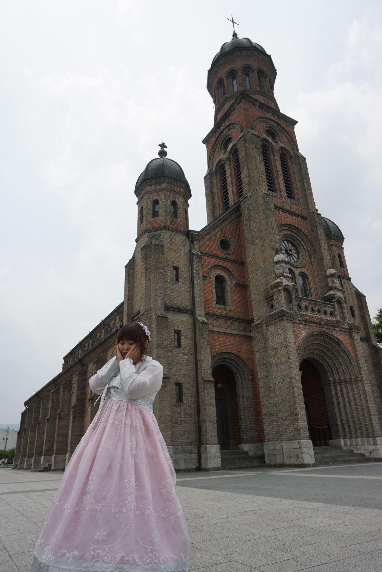 Walking through Jeonju Hanok Village in Hanbok, visitors enjoy a cultural enrichening journey with friends or partners.