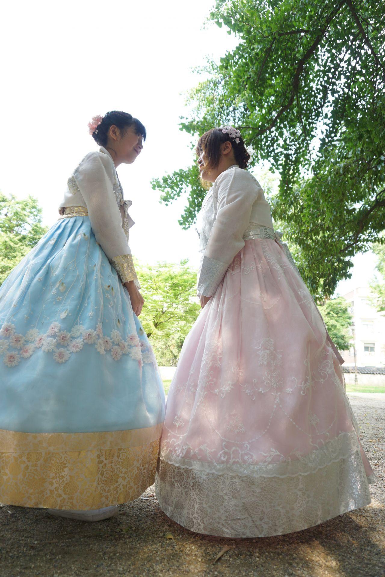 Capturing picturesque moments in Hanbok at Jeonju, a popular destination for cultural photography and tourism.