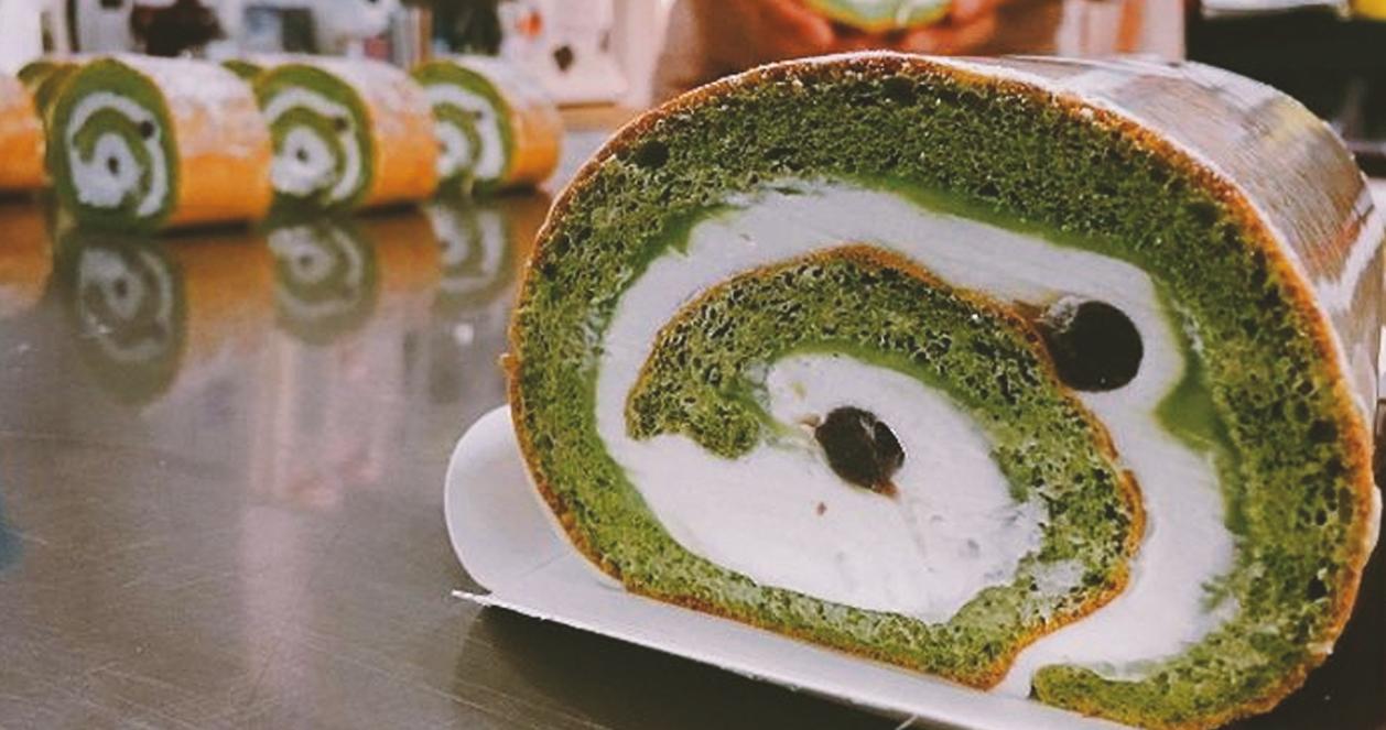 bánh trà xanh tại quán bánh CHEZ-ROLL hongdae