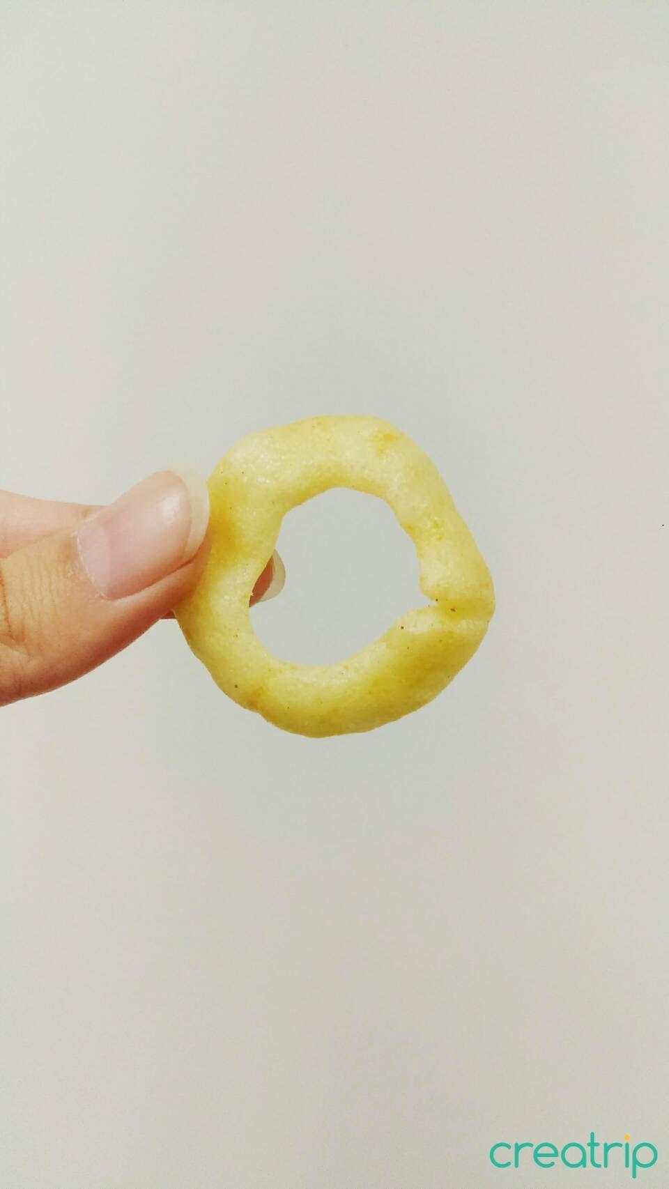 Hand holding a circular spicy bulgogi chip from CU Korean convenience store
