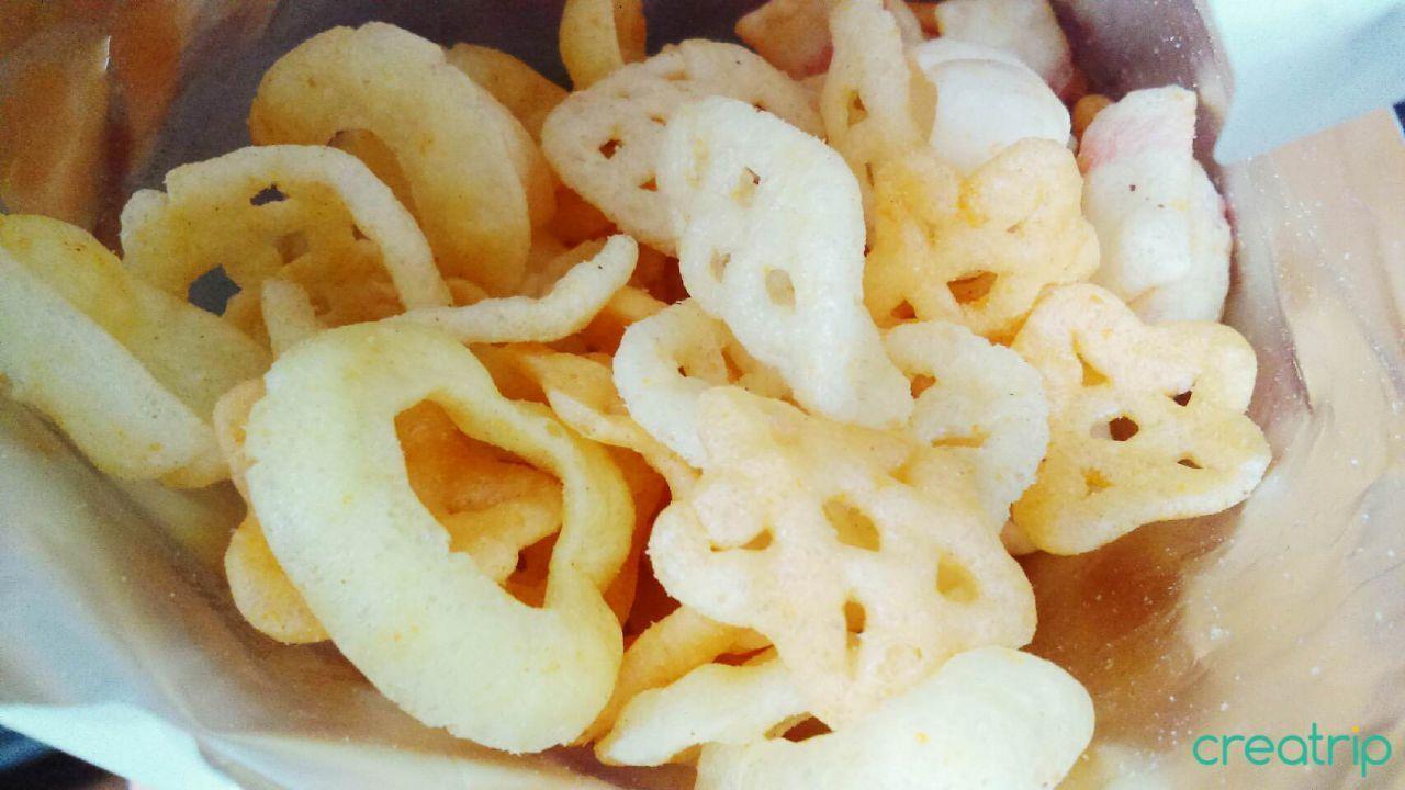 Open packaging revealing a mix of star and circle-shaped spicy bulgogi chips