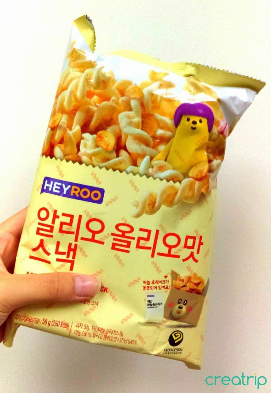 CU garlic-flavored Italian pasta snack packaging with cartoon illustrations