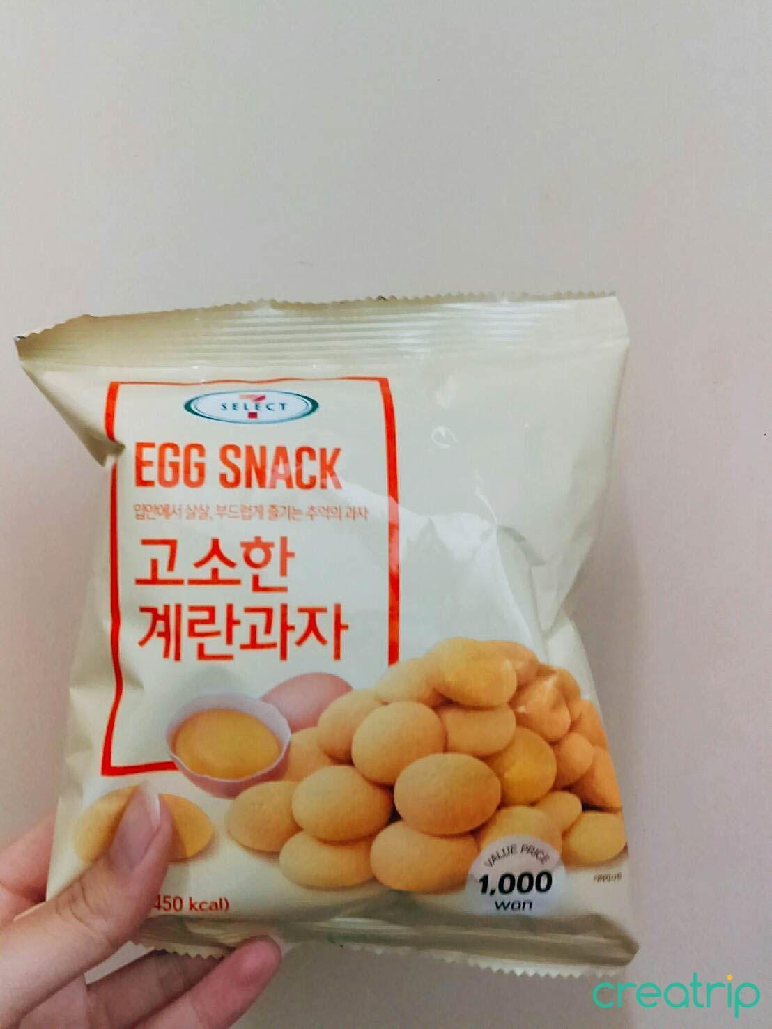 韓國7-11醇香雞蛋餅乾外包裝圖片，顯示出其圓泡狀形狀及低廉的1,000韓元價格。