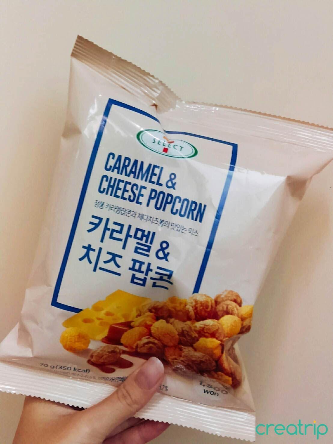 韓國7-11焦糖和起司綜合口味爆米花包裝，特別適合喜愛多樣風味的消費者， 價格為1,500韓元。