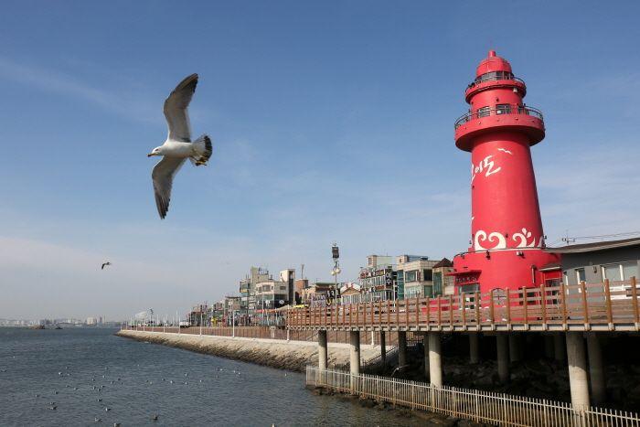 สถานที่ที่ควรเดินทางไปตามรถไฟใต้ดินสาย 4 (สายสีน้ำเงิน)~ เส้นทางการช็อปปิ้งยอดนิยมของคนเกาหลี!