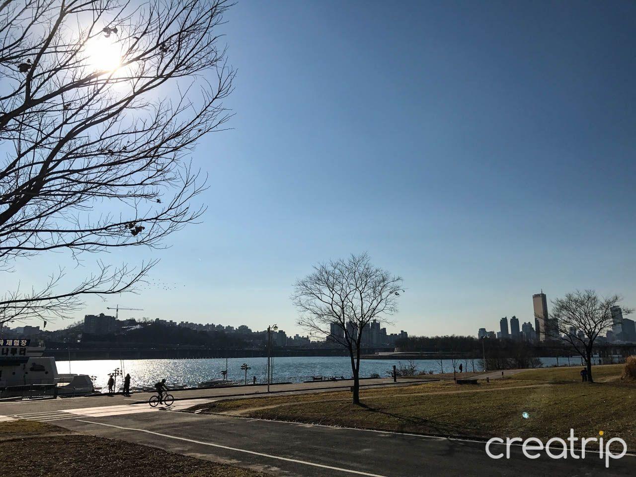 สถานที่ที่ควรเดินทางไปตามรถไฟใต้ดินสาย 4 (สายสีน้ำเงิน)~ เส้นทางการช็อปปิ้งยอดนิยมของคนเกาหลี!