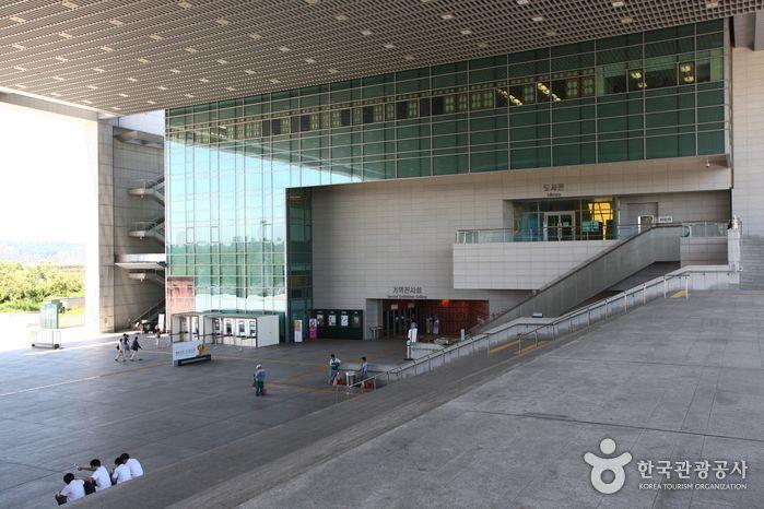 สถานที่ที่ควรเดินทางไปตามรถไฟใต้ดินสาย 4 (สายสีน้ำเงิน)~ เส้นทางการช็อปปิ้งยอดนิยมของคนเกาหลี!