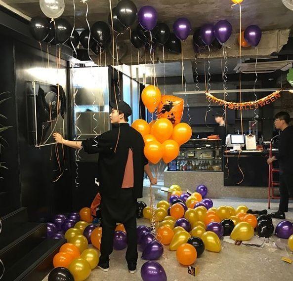 韓國必吃89Mansion內部設計，提供美味的咖啡和舒適的環境，由演員李鐘碩經營。