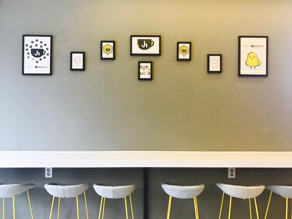 韓國必吃Cafe J Holic的咖啡與甜點，提供舒適的環境，由金在中經營。